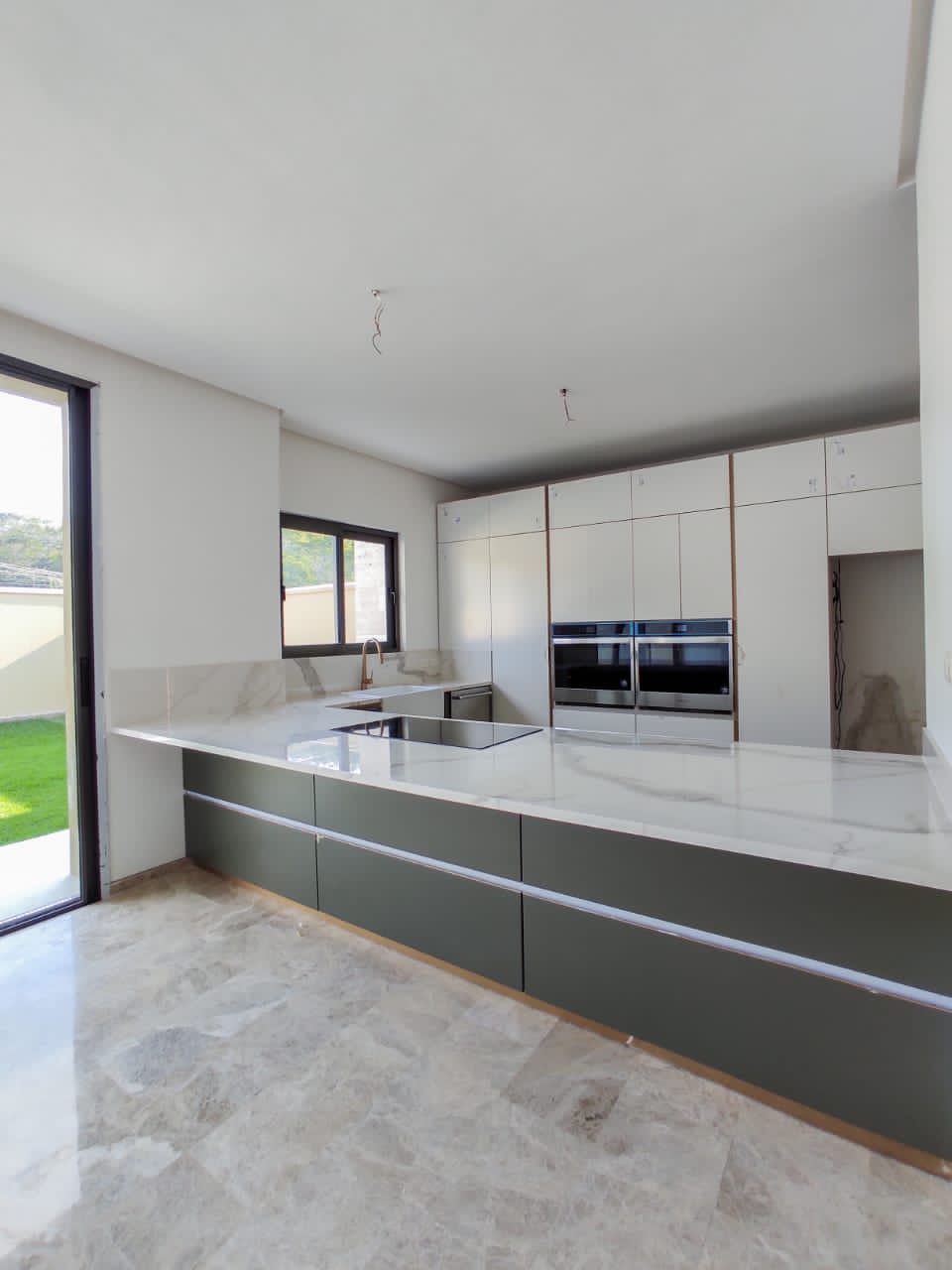 Modern and Spacious Townhouse in Guataparo